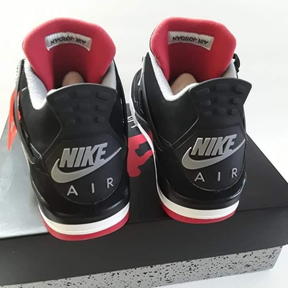 Air Jordan 4 Bred
